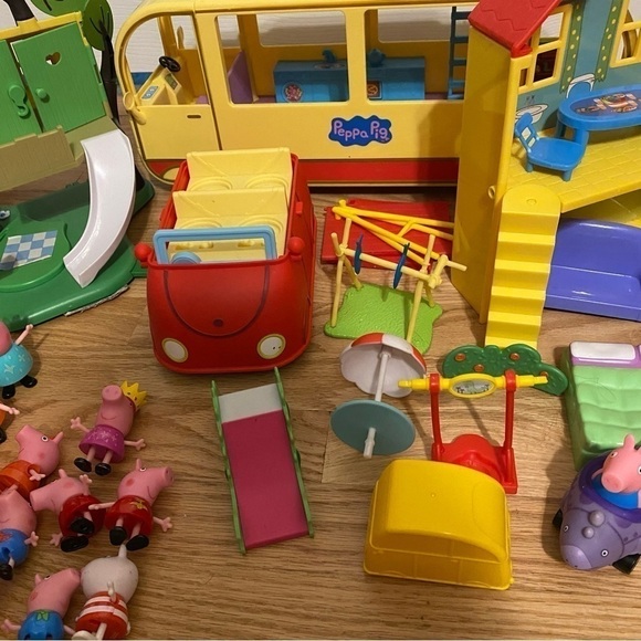 Peppa Pig HUGE Playset Lot Figures Camper Van Peek N Surprise Fold House Car - Picture 10 of 11